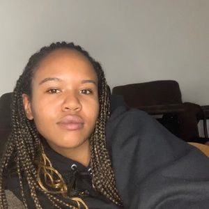 Meet your Posher, Raquel